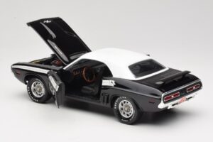 Dodge Challenger R/T Černý & Bílý ERTL 1:18 36549 Kov – obrázek 5 z 8