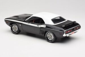Dodge Challenger R/T Černý & Bílý ERTL 1:18 36549 Kov – obrázek 7 z 8