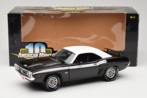 Dodge Challenger R/T Černý & Bílý ERTL 1:18 36549 Kov – obrázek 8 z 8