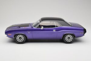 Dodge Challenger R/T Plum Crazy Otto 1:12 G083 Pryskyřice – obrázek 3 z 6