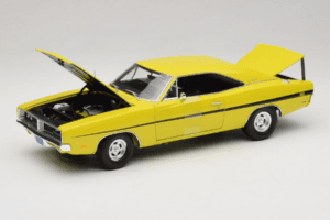 Dodge Charger R/T Žlutý Dirty Mary Crazy Larry Auto World 1:18 AWSS101/06 Kov – obrázek 2 z 8