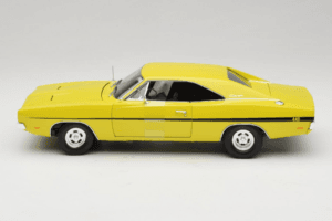 Dodge Charger R/T Žlutý Dirty Mary Crazy Larry Auto World 1:18 AWSS101/06 Kov – obrázek 4 z 8