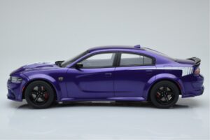 Dodge Charger Super Bee Fialový GT Spirit 1:18 GT895 Pryskyřice – obrázek 3 z 6