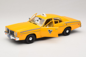 Dodge Monaco Taxi Rocky III GreenLight 1:18 19111 Kov – obrázek 2 z 8