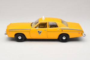 Dodge Monaco Taxi Rocky III GreenLight 1:18 19111 Kov – obrázek 4 z 8