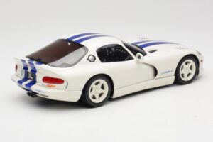 Dodge Viper GTS Stone White GT Spirit 1:18 GT940 Pryskyřice – obrázek 2 z 6