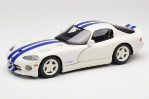 Dodge Viper GTS Stone White GT Spirit 1:18 GT940 Pryskyřice