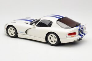 Dodge Viper GTS Stone White GT Spirit 1:18 GT940 Pryskyřice – obrázek 5 z 6