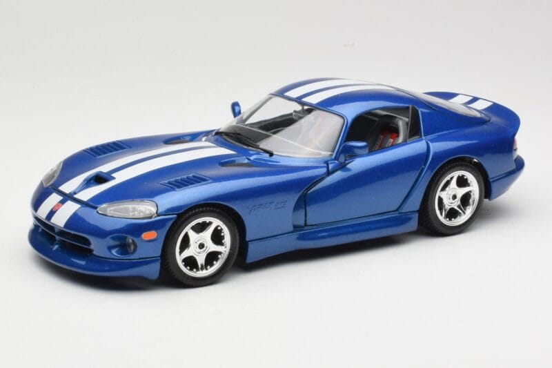 Dodge Viper GTS SR II Modrý s Bílými Pruhy Bburago 1:18 3330 Kov