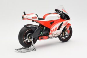 Ducati Desmosedici GP11 #8 H. Barbera Ducati MotoGP Team MotoGP 2011 Minichamps 1:12 123110008 Kov – obrázek 3 z 6
