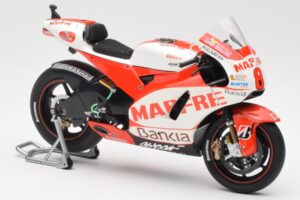 Ducati Desmosedici GP11 #8 H. Barbera Ducati MotoGP Team MotoGP 2011 Minichamps 1:12 123110008 Kov – obrázek 4 z 6