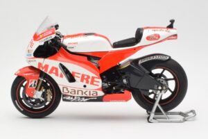 Ducati Desmosedici GP11 #8 H. Barbera Ducati MotoGP Team MotoGP 2011 Minichamps 1:12 123110008 Kov