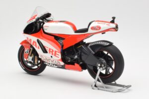 Ducati Desmosedici GP11 #8 H. Barbera Ducati MotoGP Team MotoGP 2011 Minichamps 1:12 123110008 Kov – obrázek 5 z 6