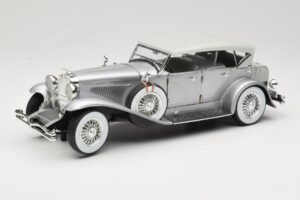 Duesenberg SJ Stříbrný GreenLight 1:18 13525 Kov