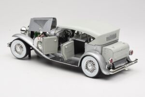 Duesenberg SJ Stříbrný GreenLight 1:18 13525 Kov – obrázek 5 z 8