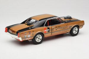 Oldsmobile 442 Hurst Hairy Olds Twin-Engine 4WD 1966 Highway 61 1:18 50089 Kov – obrázek 3 z 8