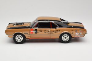 Oldsmobile 442 Hurst Hairy Olds Twin-Engine 4WD 1966 Highway 61 1:18 50089 Kov – obrázek 4 z 8