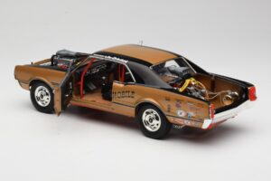 Oldsmobile 442 Hurst Hairy Olds Twin-Engine 4WD 1966 Highway 61 1:18 50089 Kov – obrázek 5 z 8