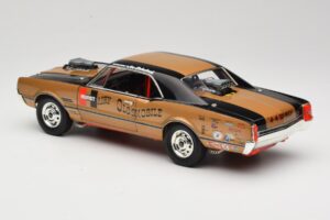 Oldsmobile 442 Hurst Hairy Olds Twin-Engine 4WD 1966 Highway 61 1:18 50089 Kov – obrázek 7 z 8