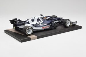 AlphaTauri AT02 #22 Y. Tsunoda Bahrain GP 2021 Minichamps 1:18 117210122 Kov – obrázek 3 z 6