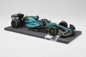 Aston Martin AMR22 Aramco #5 S. Vettel Abu Dhabi GP 2022 Last Race Collector's Edition Minichamps 1:18 117222205 Pryskyřice – obrázek 4 z 7