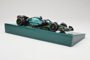 Aston Martin AMR22 #5 S. Vettel Last Race Abu Dhabi GP 2022 Minichamps 1:18 147222205 Pryskyřice – obrázek 4 z 7