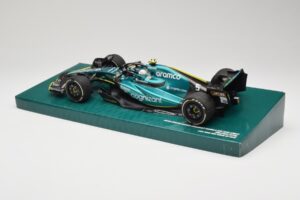 Aston Martin AMR22 #5 S. Vettel Last Race Abu Dhabi GP 2022 Minichamps 1:18 147222205 Pryskyřice – obrázek 5 z 7