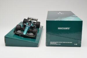 Aston Martin AMR22 #5 S. Vettel Last Race Abu Dhabi GP 2022 Minichamps 1:18 147222205 Pryskyřice – obrázek 6 z 7