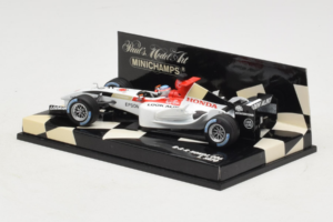 BAR 006 Honda #10 T. Sato BAR Honda F1 Team 2004 Minichamps 1:43 400040010 Kov – obrázek 3 z 5