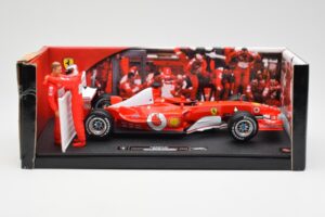 Ferrari F2003-GA F1 Constructors World Champions 2003 Hot Wheels 1:18 G3764 Kov – obrázek 6 z 7