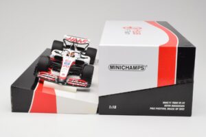 Haas VF-22 #20 K. Magnussen Pole Position Brazil GP 2022 Minichamps 1:18 147222120 Kov – obrázek 6 z 7