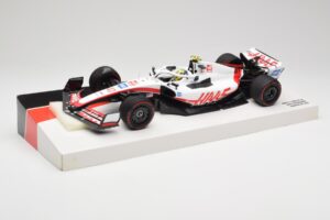 Haas VF-22 #47 M. Schumacher Bahrain GP 2022 Minichamps 1:18 147220147 Kov – obrázek 2 z 7