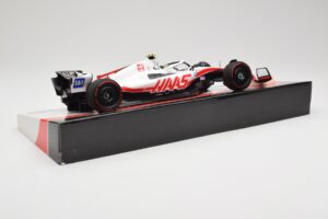 Haas VF-22 #47 M. Schumacher Bahrain GP 2022 Minichamps 1:18 147220147 Kov – obrázek 3 z 7