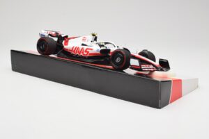 Haas VF-22 #47 M. Schumacher Bahrain GP 2022 Minichamps 1:18 147220147 Kov – obrázek 4 z 7
