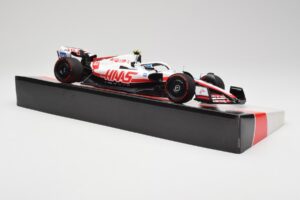 Haas VF-22 #47 M. Schumacher British GP Points 2022 Minichamps 1:18 147221047 Kov – obrázek 4 z 6