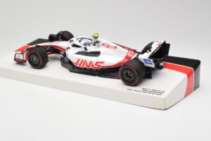 Haas VF-22 #47 M. Schumacher British GP Points 2022 Minichamps 1:18 147221047 Kov – obrázek 5 z 6