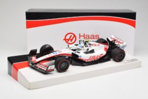Haas VF-22 #47 M. Schumacher British GP Points 2022 Minichamps 1:18 147221047 Kov – obrázek 6 z 6
