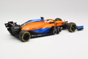 McLaren MCL35M #3 D. Ricciardo Bahrain GP 2021 Minichamps 1:18 530211803 Kov – obrázek 2 z 7