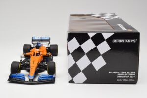 McLaren MCL35M #3 D. Ricciardo Bahrain GP 2021 Minichamps 1:18 530211803 Kov – obrázek 6 z 7