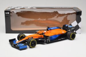 McLaren MCL35M #3 D. Ricciardo Bahrain GP 2021 Minichamps 1:18 530211803 Kov – obrázek 7 z 7