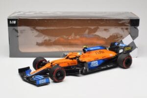 McLaren MCL35M #4 L. Norris Pole Position Russian GP 2021 Minichamps 1:18 530213404 Kov – obrázek 7 z 7