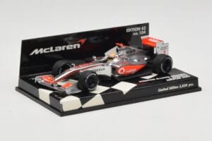 McLaren Mercedes MP4-24 #1 L. Hamilton Showcar 2009 Minichamps 1:43 530094371 Kov – obrázek 2 z 5