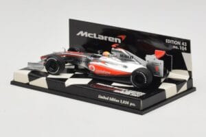 McLaren Mercedes MP4-24 #1 L. Hamilton Showcar 2009 Minichamps 1:43 530094371 Kov – obrázek 3 z 5