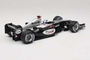 McLaren MP4/19 Mercedes D. Coulthard F1 2004 Minichamps 1:18 530041805 Kov – obrázek 2 z 7