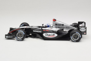McLaren MP4/19 Mercedes D. Coulthard F1 2004 Minichamps 1:18 530041805 Kov – obrázek 3 z 7