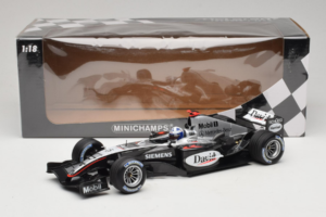 McLaren MP4/19 Mercedes D. Coulthard F1 2004 Minichamps 1:18 530041805 Kov – obrázek 7 z 7