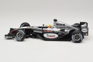 McLaren MP4/19 Mercedes L. Hamilton Autosport Young Driver Test Silverstone 2004 Minichamps 1:18 530044418 Kov – obrázek 3 z 7