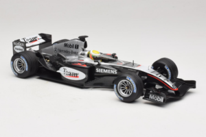 McLaren MP4/19 Mercedes L. Hamilton Autosport Young Driver Test Silverstone 2004 Minichamps 1:18 530044418 Kov – obrázek 4 z 7