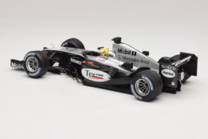 McLaren MP4/19 Mercedes L. Hamilton Autosport Young Driver Test Silverstone 2004 Minichamps 1:18 530044418 Kov – obrázek 5 z 7
