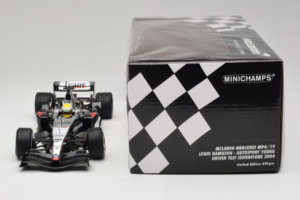 McLaren MP4/19 Mercedes L. Hamilton Autosport Young Driver Test Silverstone 2004 Minichamps 1:18 530044418 Kov – obrázek 6 z 7